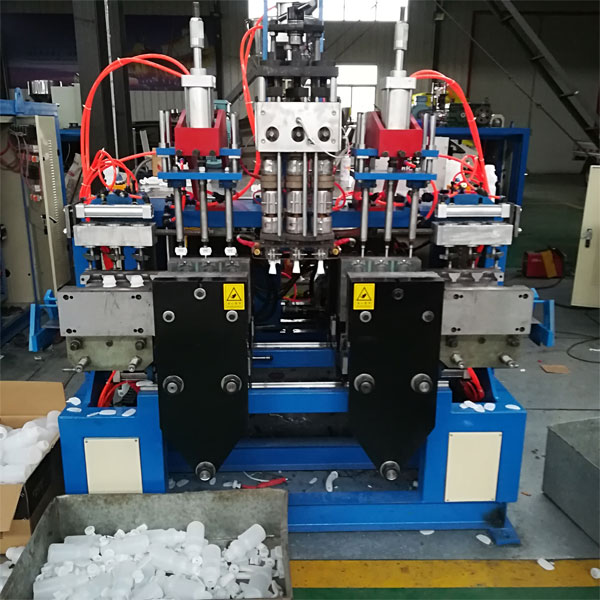 擠出中空吹塑成型機(jī)的操作步驟如何