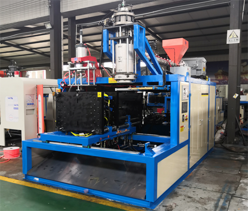 消毒液吹塑機(jī)傳動(dòng)裝置操作中應(yīng)注意哪些問(wèn)題