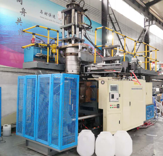 體育用品類吹塑機如何控制溫度